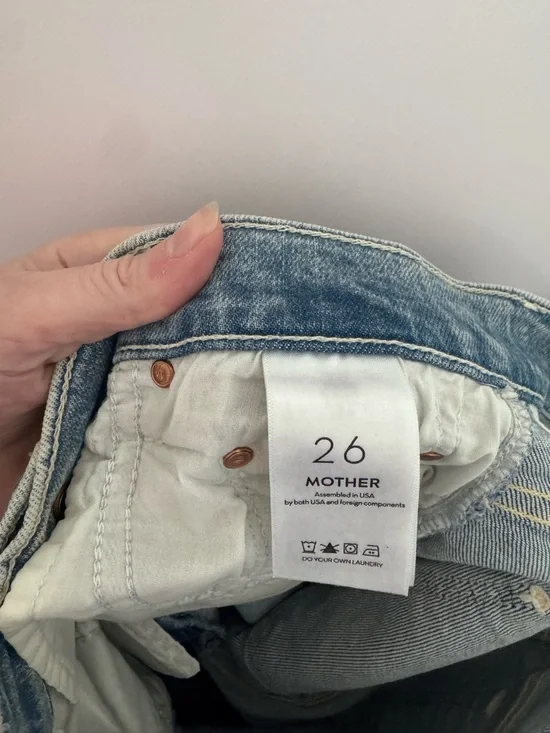 MOTHER The Insider Crop Step Chew in Drinking By The Pool - Picture 6 of 7